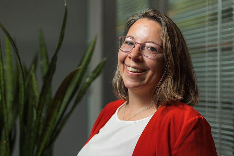 Jona - Sales executive
